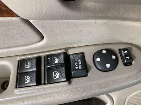Used 2000 Chevrolet Impala w/ Preferred Equipment Group FWD image 26