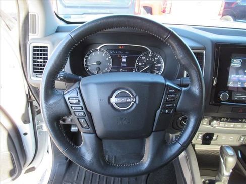 Used 2022 Nissan Frontier SV image 18