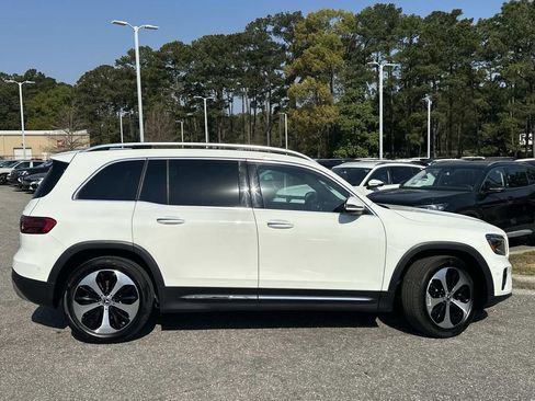 Used 2025 Mercedes-Benz GLB 250 4MATIC image 4