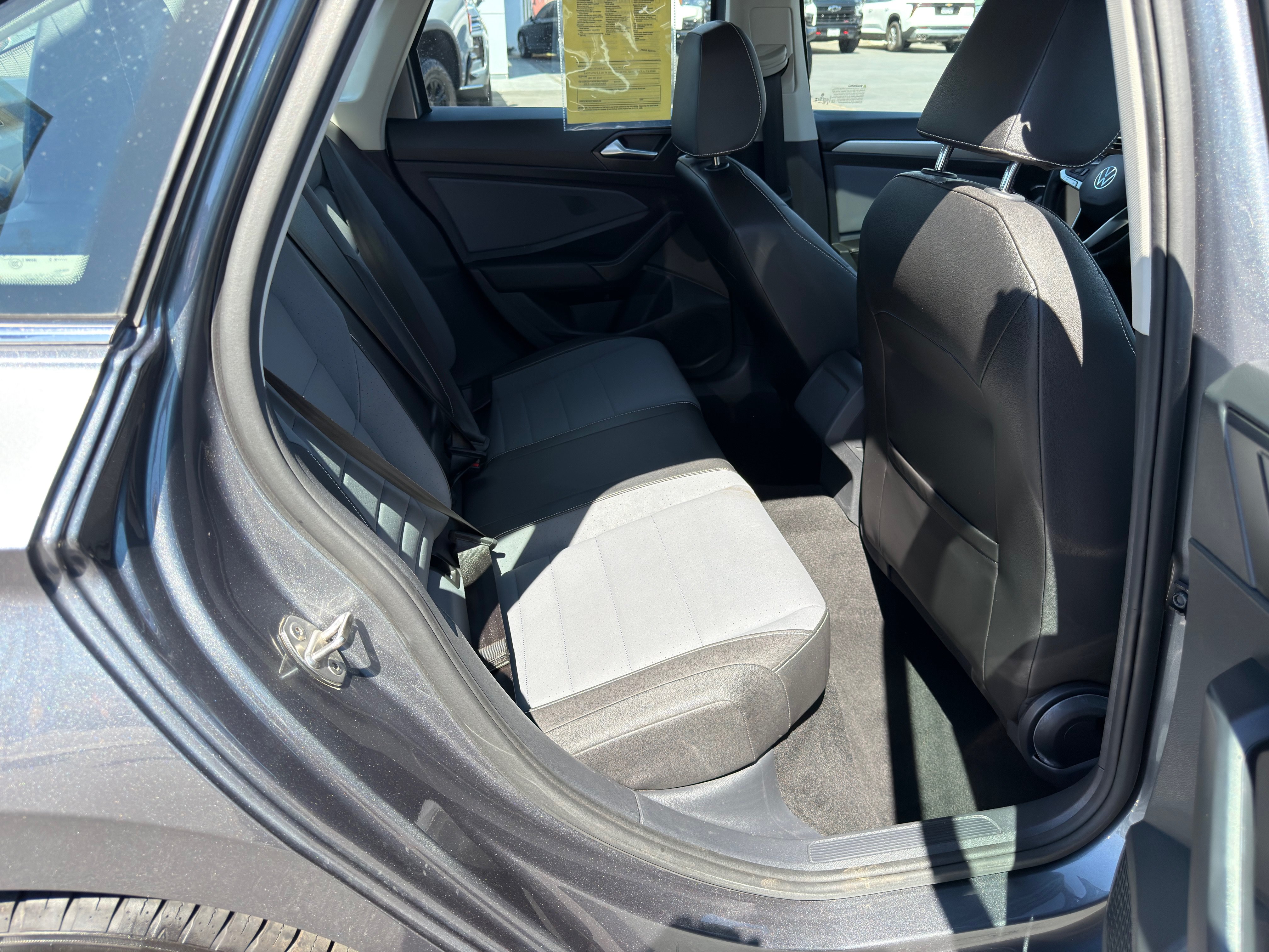Used 2025 Volkswagen Jetta SE FWD image 12