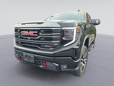 Used 2023 GMC Sierra 1500 AT4 w/ Technology Package AWD/4WD image 5