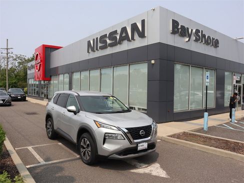 Certified 2022 Nissan Rogue SV image 2