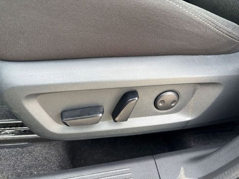 Used 2025 Nissan Rogue SV image 22