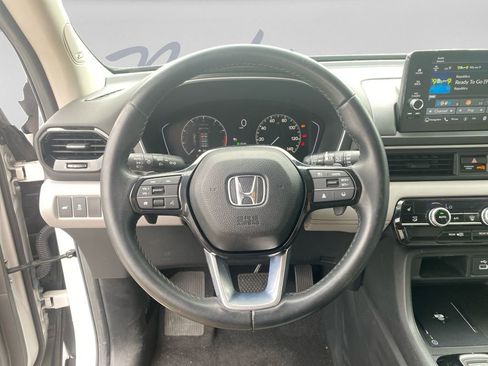 Used 2025 Honda Pilot Touring image 19