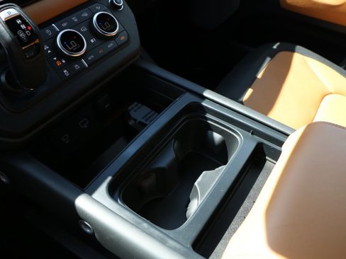 Used 2024 Land Rover Defender 130 X-Dynamic SE AWD/4WD image 25