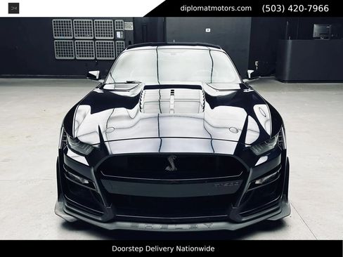 Used 2021 Ford Mustang Shelby GT500 w/ Carbon Fiber Track Pack RWD image 11