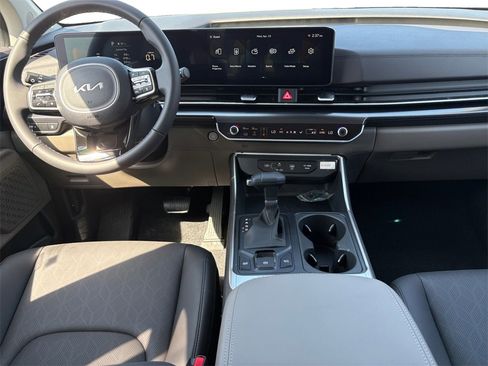 New 2025 Kia Carnival image 10