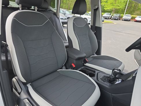 New 2026 Volkswagen Taos SE FWD image 10