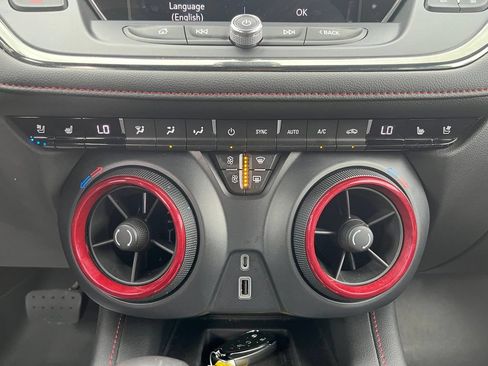 Used 2019 Chevrolet Blazer RS AWD/4WD image 16