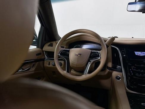 Used 2019 Cadillac Escalade ESV Platinum AWD/4WD image 11