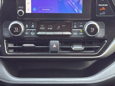 Used 2024 Toyota Highlander LE FWD image 25