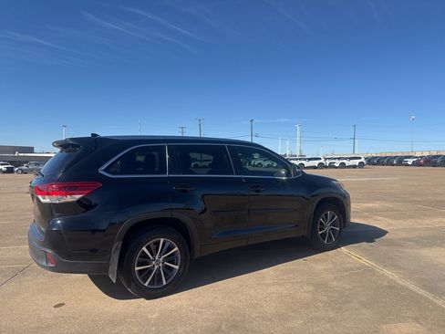 Used 2018 Toyota Highlander XLE image 15