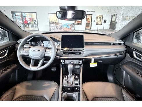 New 2026 Jeep Compass Latitude image 18