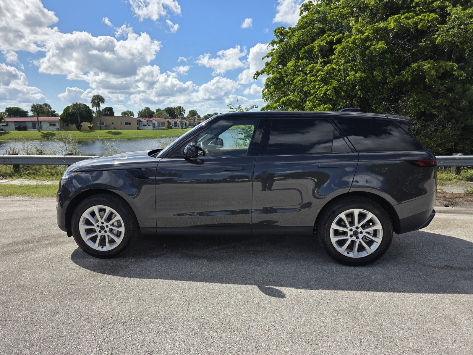 New 2027 Land Rover Range Rover Sport SE AWD/4WD image 7