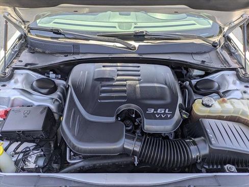 Used 2020 Chrysler 300 Touring w/ Chrome Appearance Package RWD image 21