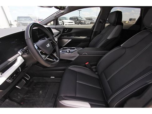 New 2027 Cadillac Optiq Luxury w/ LPO, Floor Liner Package AWD/4WD image 6