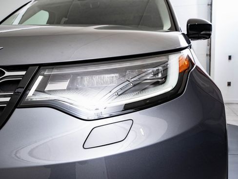 New 2026 Land Rover Discovery S image 15