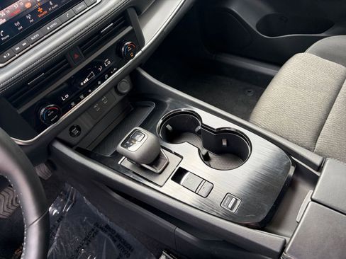 Used 2025 Nissan Rogue SV image 41