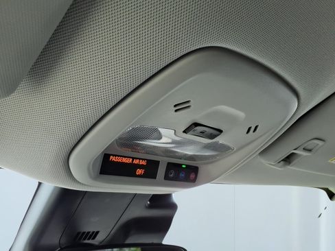 Used 2025 Chevrolet Trax LT FWD image 21