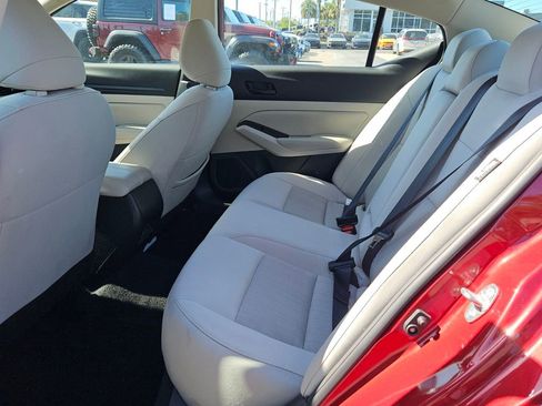 Used 2025 Nissan Altima 2.5 SV FWD image 11