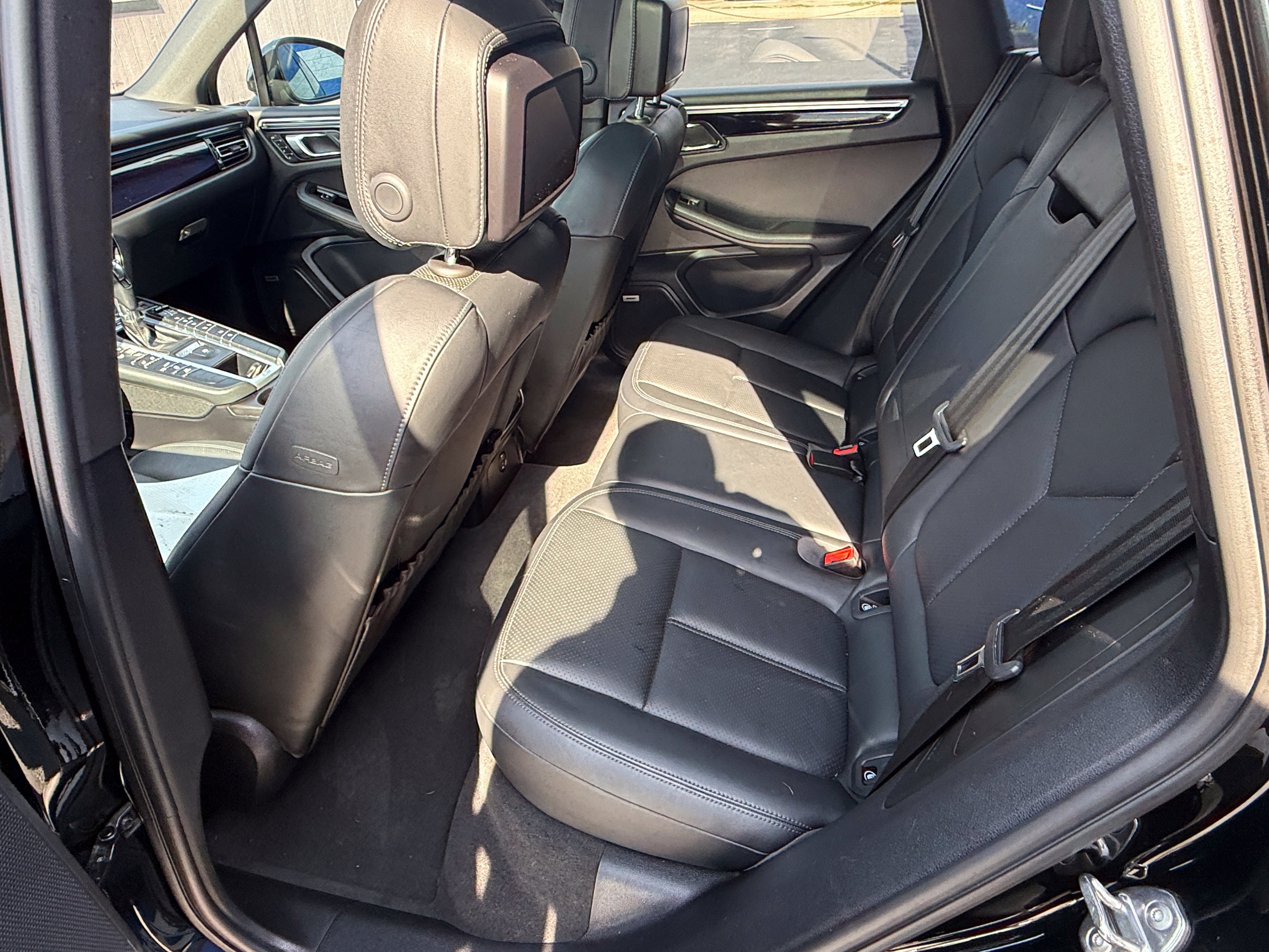 Used 2020 Porsche Macan AWD/4WD image 16