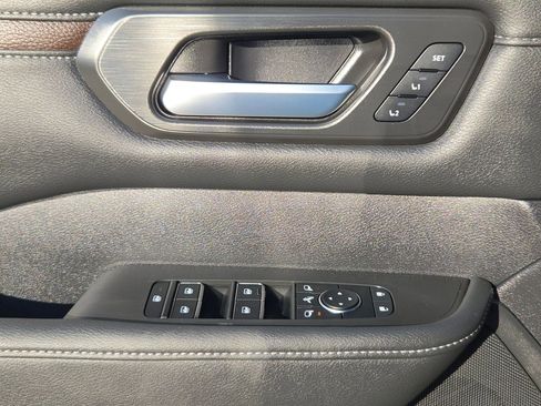 Certified 2025 Nissan Armada SL w/ Captain's Chari Seat Package image 12