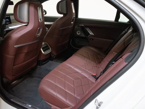 Certified 2023 BMW 760i xDrive w/ Luxury Rear Seating Package image 24