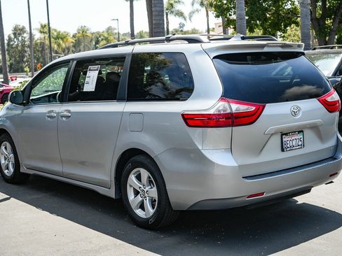 Used 2018 Toyota Sienna LE FWD image 4