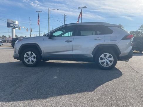 Used 2019 Toyota RAV4 LE image 4