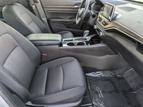 Used 2024 Nissan Altima 2.5 SV image 30