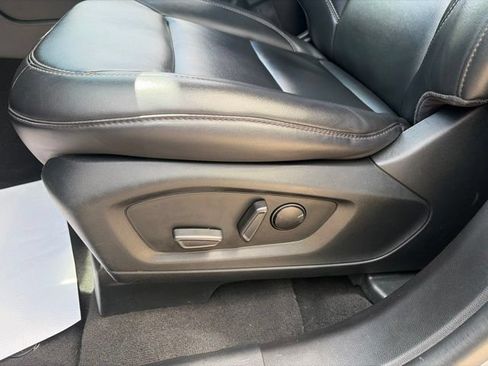 Used 2023 Ford Explorer XLT AWD/4WD image 8