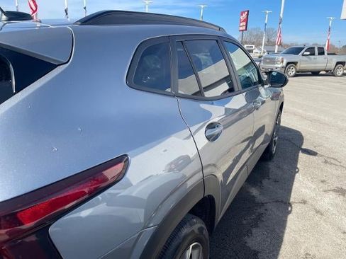 Used 2025 Chevrolet Trax LT w/ LT Convenience Package image 20