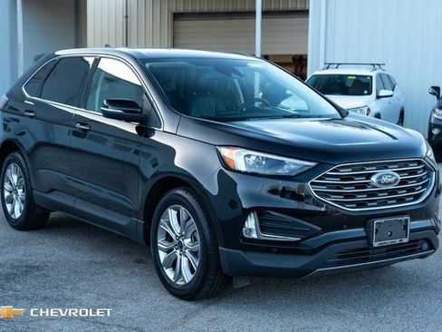 Used 2022 Ford Edge Titanium image 3