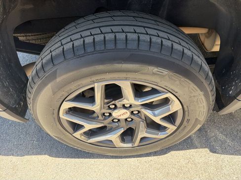 Used 2023 GMC Sierra 1500 SLT w/ SLT Premium Plus Package RWD image 14