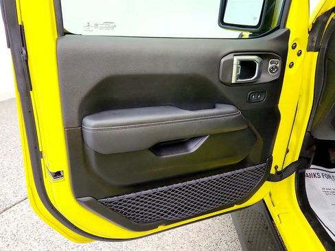 Used 2023 Jeep Wrangler Unlimited Sahara w/ Cold Weather Group AWD/4WD image 10