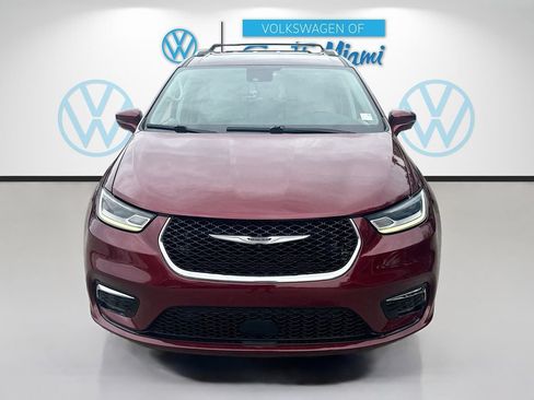Used 2021 Chrysler Pacifica Touring-L w/ Premium & Safety Sphere Group FWD image 2