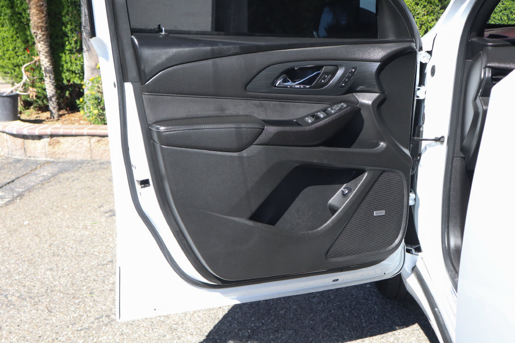 Used 2023 Chevrolet Traverse High Country FWD image 16