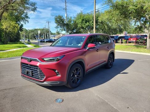 Used 2025 Toyota Grand Highlander FWD image 4