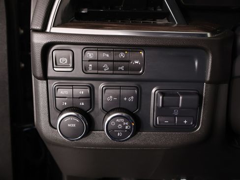 Used 2025 Chevrolet Tahoe Premier w/ Sun And Tow Package AWD/4WD image 8