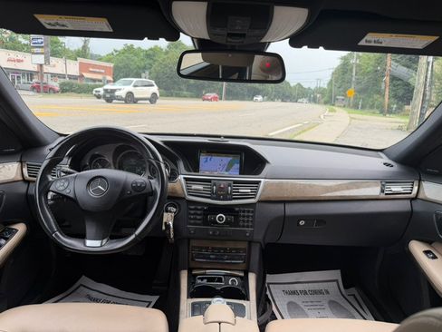Used 2010 Mercedes-Benz E 350 4MATIC Sedan image 16