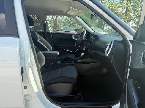 Used 2022 Kia Soul LX w/ Technology Package FWD image 19