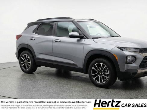 Used 2025 Chevrolet TrailBlazer LT image 1