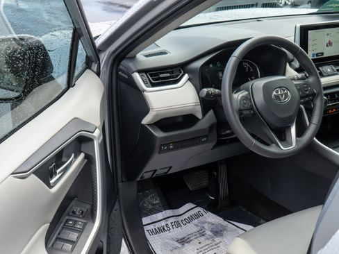 Used 2024 Toyota RAV4 XLE Premium FWD image 12