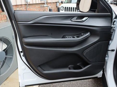 New 2025 Jeep Grand Cherokee Altitude image 8