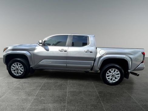 Used 2025 Toyota Tacoma SR5 AWD/4WD image 6