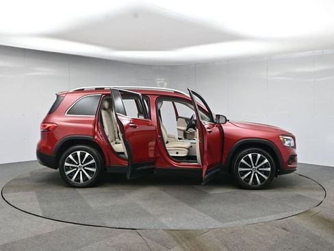 Used 2020 Mercedes-Benz GLB 250 GLB 250 w/ Premium Package image 53