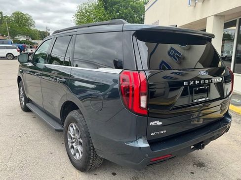 Used 2025 Ford Expedition Active RWD image 12