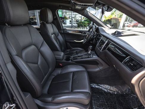 Used 2018 Porsche Macan w/ Premium Package Plus AWD/4WD image 29