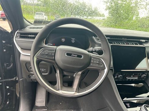 New 2025 Jeep Grand Cherokee L Limited w/ Black Appearance Package image 15