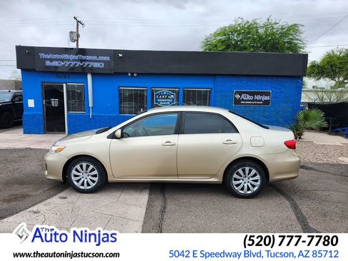 Used 2013 Toyota Corolla LE FWD image 1